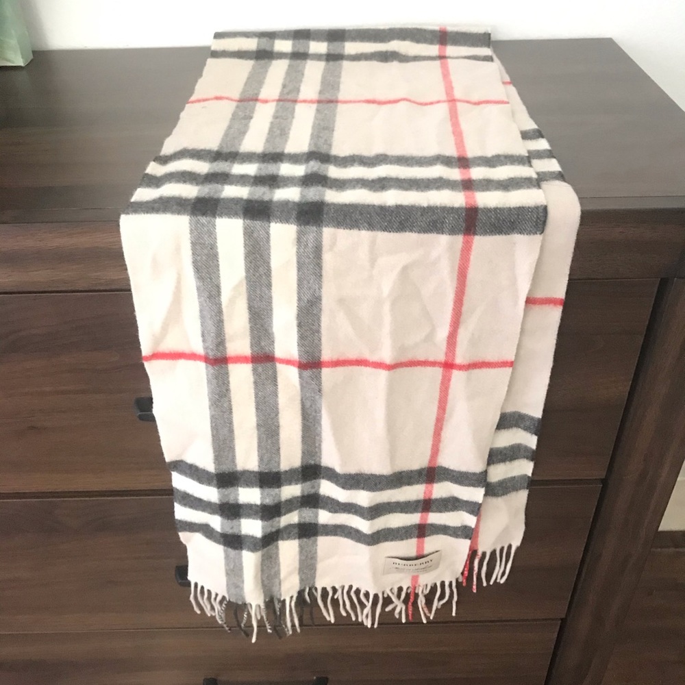 BURBERRY CASHMERE SCARF